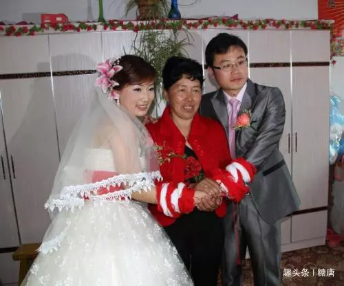 女兒去世當晚,女婿連洗6回澡,丈母娘起疑,一瞧家裡監控哽咽