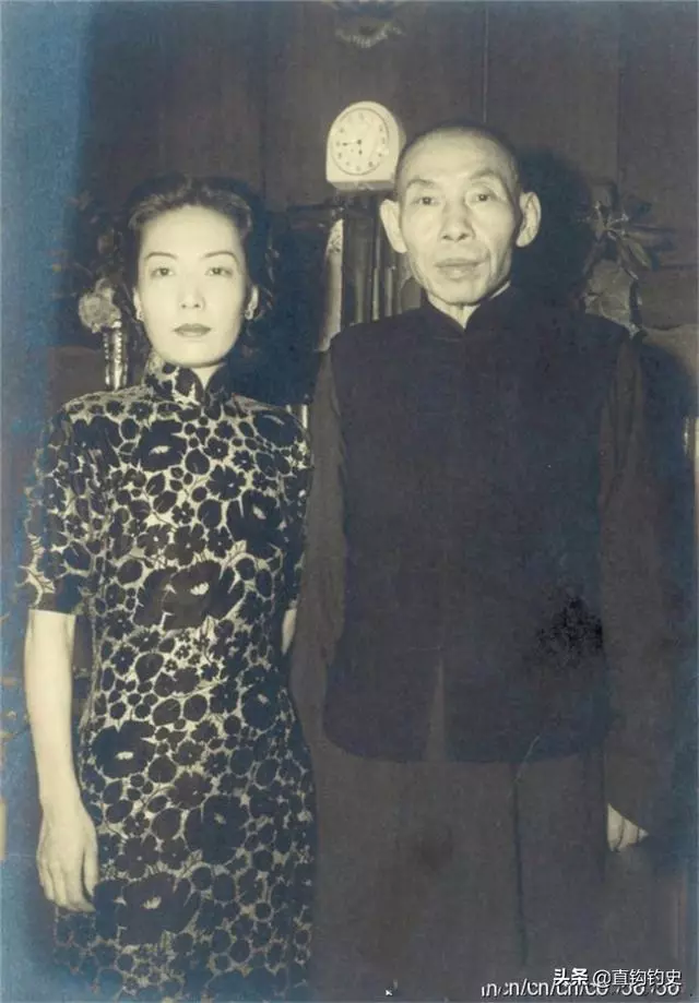 1950年杜月笙與孟小冬結婚照,一個仍貌美如花,一個疾病纏身