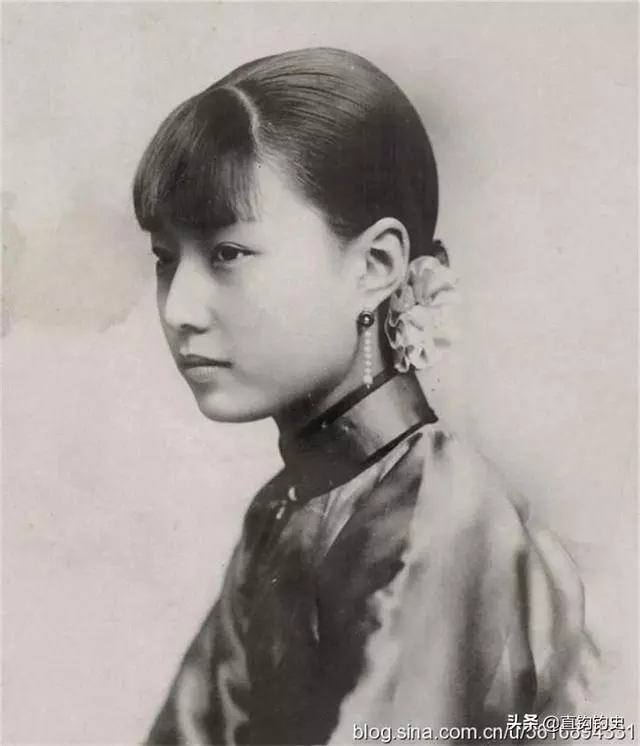 1950年杜月笙與孟小冬結婚照,一個仍貌美如花,一個疾病纏身