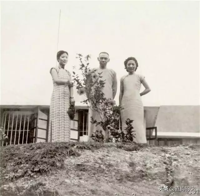 1950年杜月笙與孟小冬結婚照,一個仍貌美如花,一個疾病纏身
