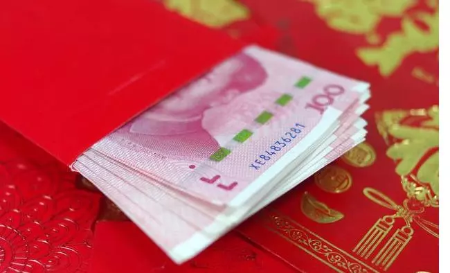 婆婆說外孫和孫女紅包一樣多,倆娃不懂事拆開紅包,婆婆當場失控