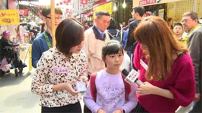 年貨大街「以物易物」 學姊黃瀞瑩人氣爆棚