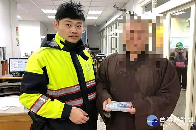 16萬現金失而復得 出家師父感謝警方「護鈔」