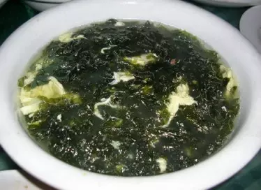 正妹發現婆婆付不起飯錢隻能點一碗湯,她好心「留下她名片」給店家時說的這一句話讓大家都被感動了!