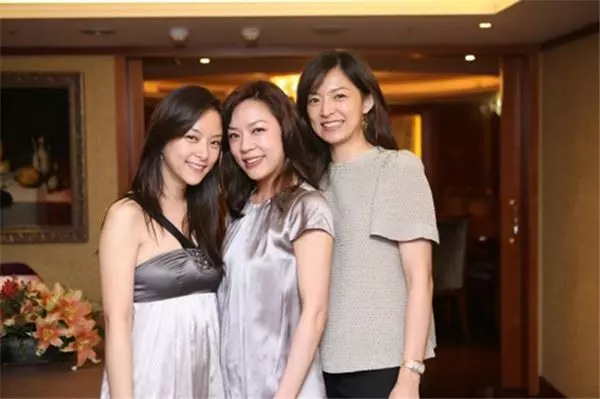 瘐澄慶56歲喜獲2子,主播妻同事掀出「小開殺手」背景才知道,原來她以前曾經...
