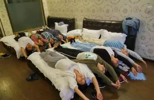 針對頸椎病的頸部拉筋法,練一個好一個,簡單易行,效果好!