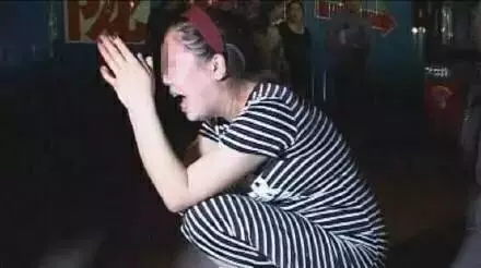 女兒臨終前一直說:洗衣機壞了,辦完喪事打開一看,母親精神失常