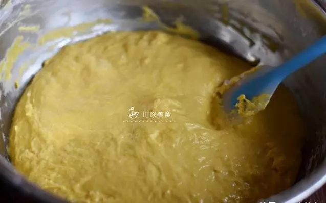 1碗麵粉1塊南瓜,2分鐘學會做發糕,手不碰面就做好,0添加0失敗