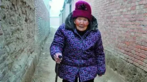 115歲老人仍眼不花,耳不聾,沒去過醫院,與她這樣吃【蘋果】有關,趕緊來一碗