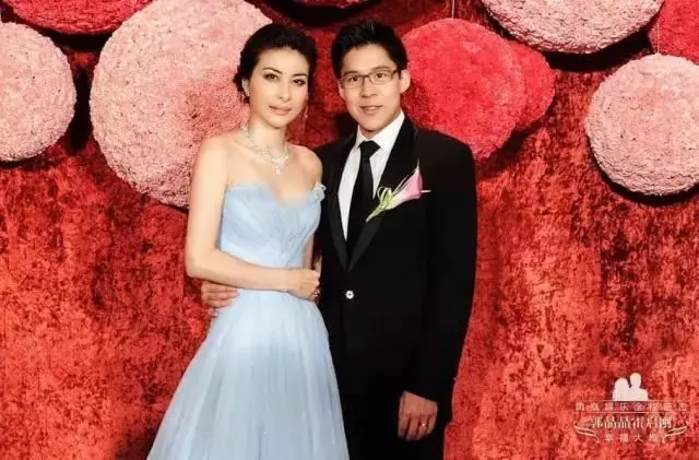 為何相貌平平的郭晶晶能嫁入豪門?原來是因為霍啟剛有一個怪癖!