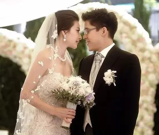 為何相貌平平的郭晶晶能嫁入豪門?原來是因為霍啟剛有一個怪癖!