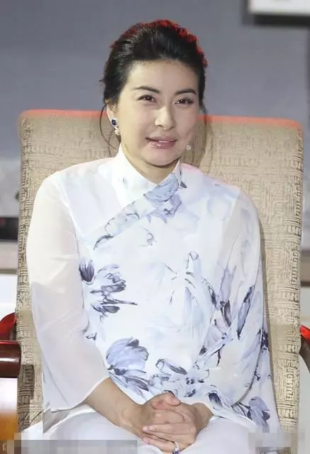為何相貌平平的郭晶晶能嫁入豪門?原來是因為霍啟剛有一個怪癖!
