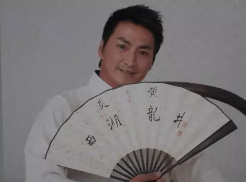 身家過億57歲仍單身,曾與劉德華平起平坐跟女神范冰冰是親兄妹!