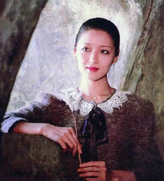 曾與林青霞齊名!27歲與李敖「百日婚姻」41歲未婚生女 65歲成為「絕世而立的優雅女人」活出自我