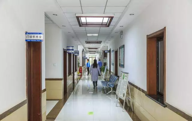 婆婆,你說我憑什麼給我爸媽生活費呢,就憑你們全家都是我在養啊
