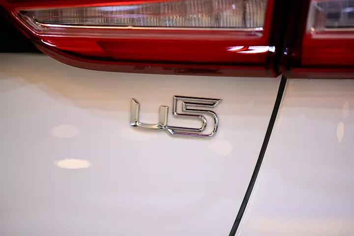 特別去拍Luxgen U5和Luxgen U6,以此謝謝嚴凱泰。