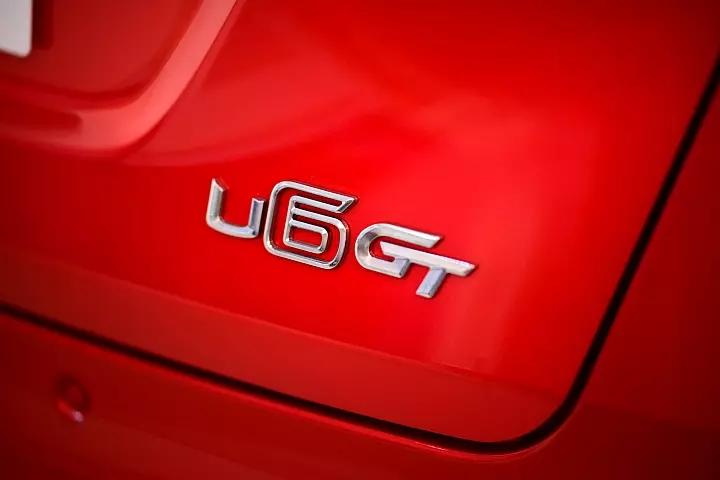 特別去拍Luxgen U5和Luxgen U6,以此謝謝嚴凱泰。