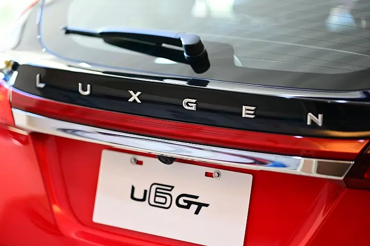 特別去拍Luxgen U5和Luxgen U6,以此謝謝嚴凱泰。
