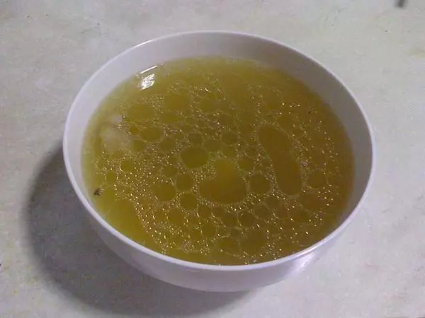 春節爸爸沒回,後媽給親兒子大魚大肉,給養子喝湯,吃完後悲劇了