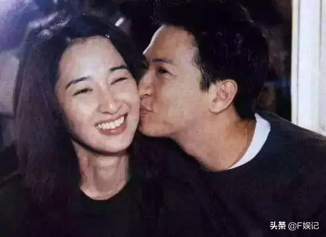 張家輝夫婦帶女兒給老戲骨拜年,關詠荷和女兒的顏值搶鏡!