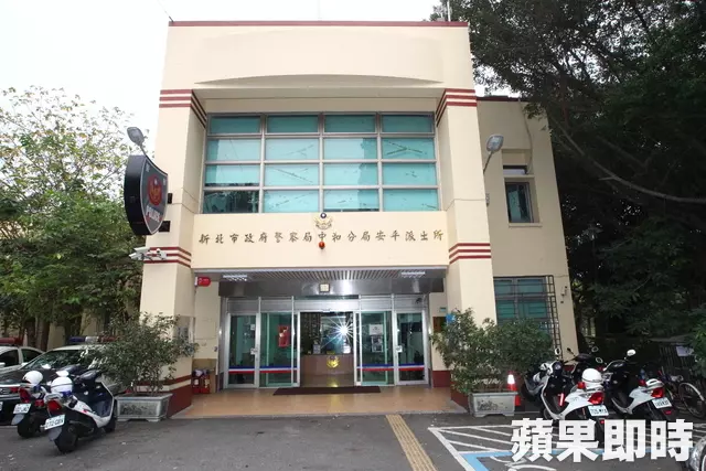 初三的對決?Toyota撞千萬賓利 看熱鬧騎士又再KISS賓利
