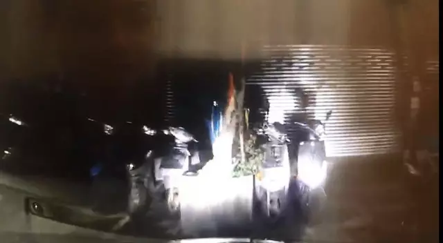 初三的對決?Toyota撞千萬賓利 看熱鬧騎士又再KISS賓利