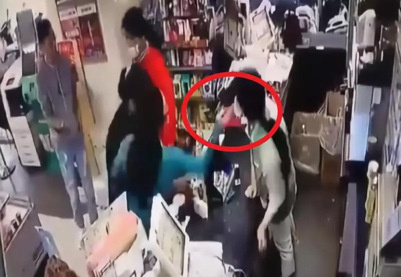 超衰!大過年遇到「奧客」 超商女店員遭賞巴掌引公憤