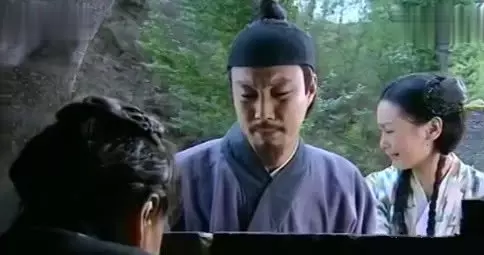 兒子把親娘關進墳墓,每送一頓飯就砌一塊磚,直到把墳口堵住!