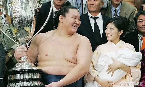 400公斤相撲之王離世 嬌妻拿千萬遺產卻無人敢娶