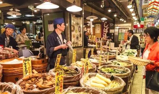 看了日本的菜市場,才明白「整潔」的意思