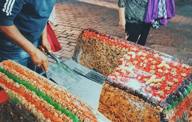 只坑外地人的特色小吃,第5種一般人吃不起!