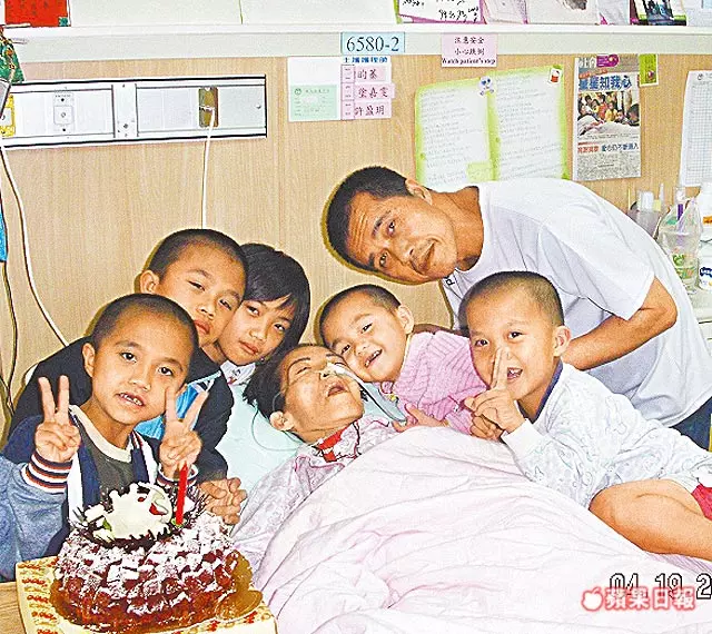 媽媽安心了... 12年前「五兄妹吃一碗麵」感動全台,如今長大「齊心打拚一個家」網友淚讚!