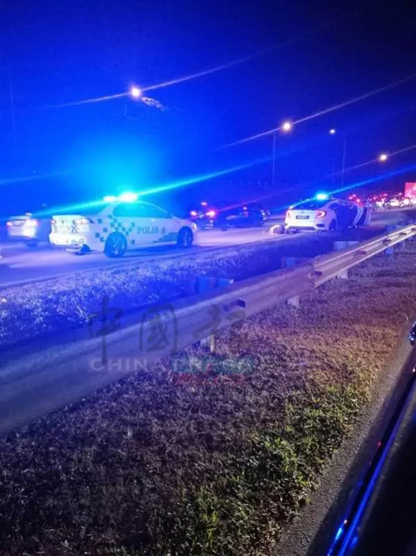 可疑轎車 不願被截停 警車追35公里 扣2男1女 !