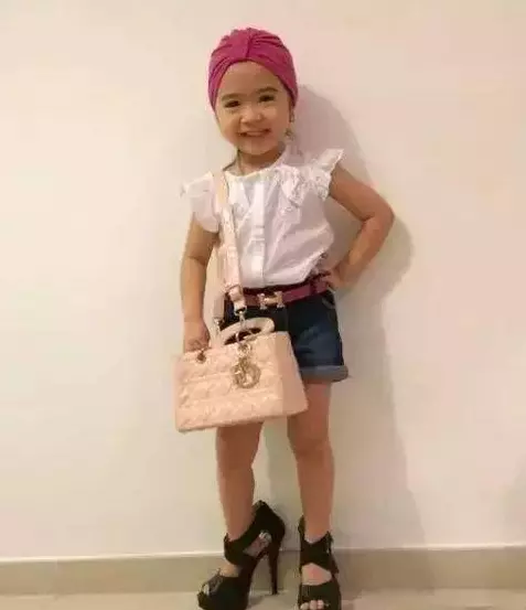 5歲小女孩太萌「收服阿拉伯土豪」全家被接過去住,「現在長相曝光」網直呼:最年輕的富婆!