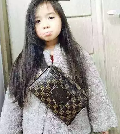 5歲小女孩太萌「收服阿拉伯土豪」全家被接過去住,「現在長相曝光」網直呼:最年輕的富婆!