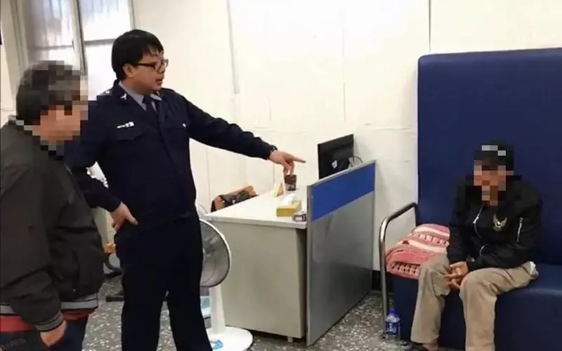欠債不敢回家,淪落街頭10年!街友聞母死訊崩潰痛哭,哥哥帶他回家團圓~