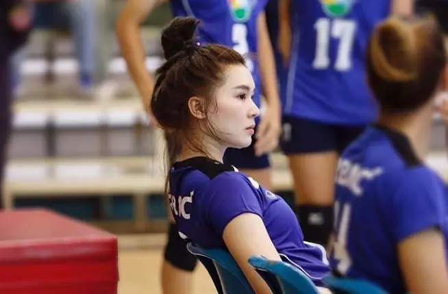 女球員史上NO.1靠「流汗素顏」一夕爆紅 私下「甜美大眼」鄰家女孩形象惹人愛…男網友讚翻:揪團看球
