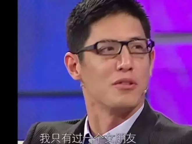 他們牽手了!離婚兩年後終於坐實了他婚內出軌…!