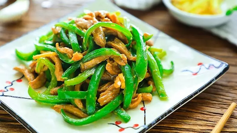 青椒肉絲,看似簡單卻不好炒,這樣做色香味俱全!