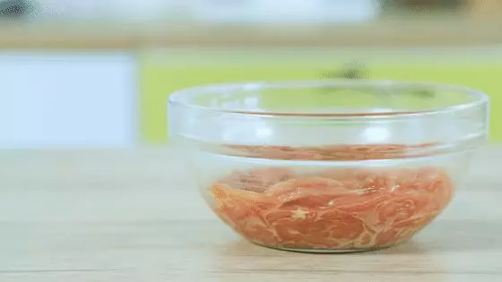 青椒肉絲,看似簡單卻不好炒,這樣做色香味俱全!