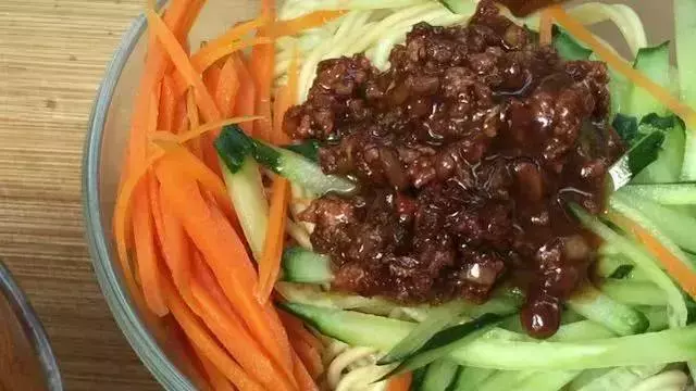 自從學會炸醬麵做法,再也沒有去外面吃過,做法簡單美味,特過癮