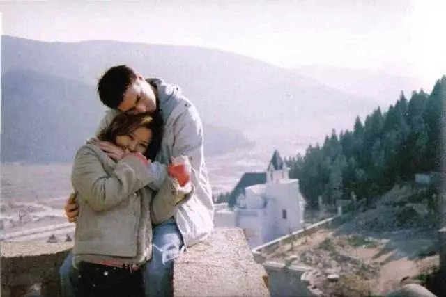 小叔子結婚,我送了一輛30萬的車,但是他打開車門後卻撒腿就跑!