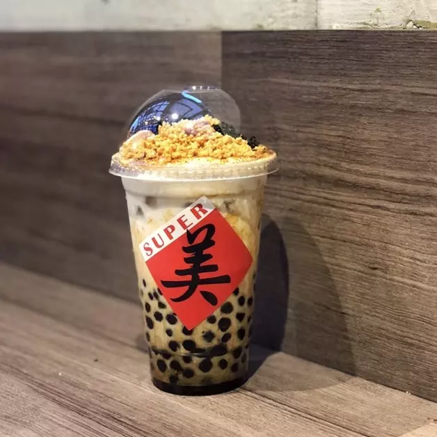 沒在開玩笑的澎湃!《去台中一定要吃的美食TOP 10!》,#6的義大利麵上面竟躺著一整隻龍蝦?!
