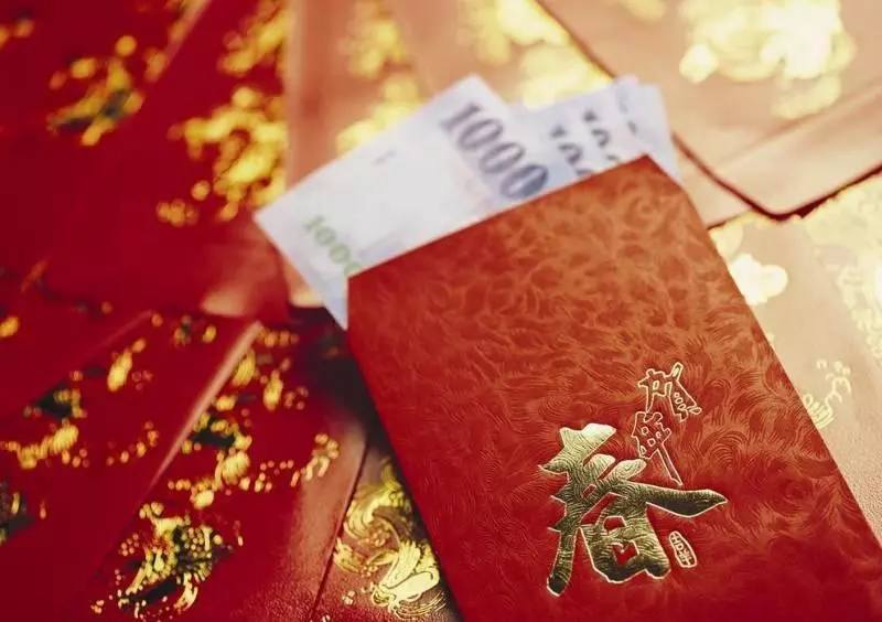 過年時我給侄子壓歲錢!大哥大嫂卻「嫌少退給我」一打開紅包我忍不住落淚
