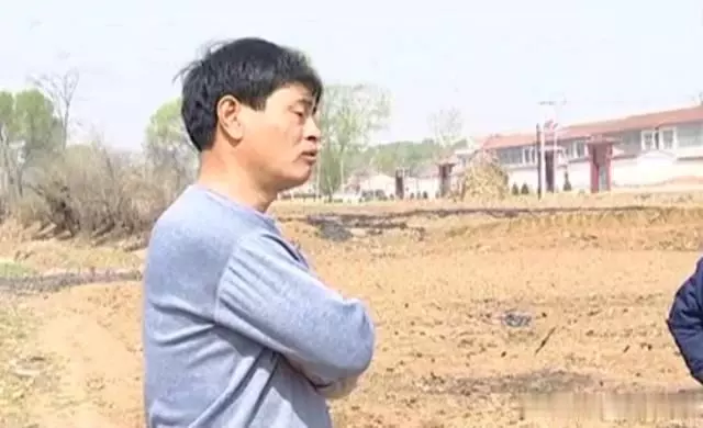 女鄰居老公去世,丈夫住女鄰居家三年,女鄰居:他是來幫忙種地的