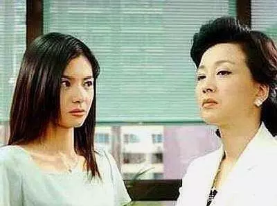 婆婆每月退休金4千,過年沒錢買年貨,看了記帳簿,兒媳無語