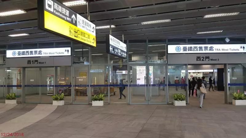 女乘客遺失金手鍊,台鐵清潔工「翻垃圾堆幫尋回」,熱心和專業精神讓人敬佩!