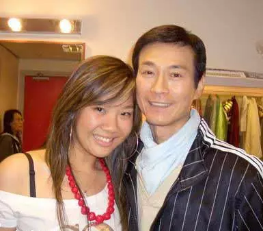 肥姐的女兒又出事了?在醫院裡痛哭!網友:你爸鄭 少秋哪去了!