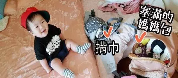 阿嬤帶孫女坐公交,孩子一喝奶就睡覺,旁邊大媽一個舉動救了女孩