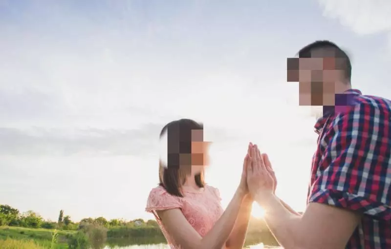 拍拖6年 婚禮前夕准婆婆悔婚 1年後我生日門鈴響 開門愣了